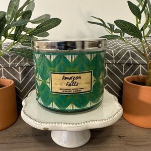 Brand new - Bath & Body Works 3-Wick candle